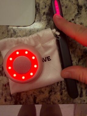 Solawave Red Light set with Travel Pouch